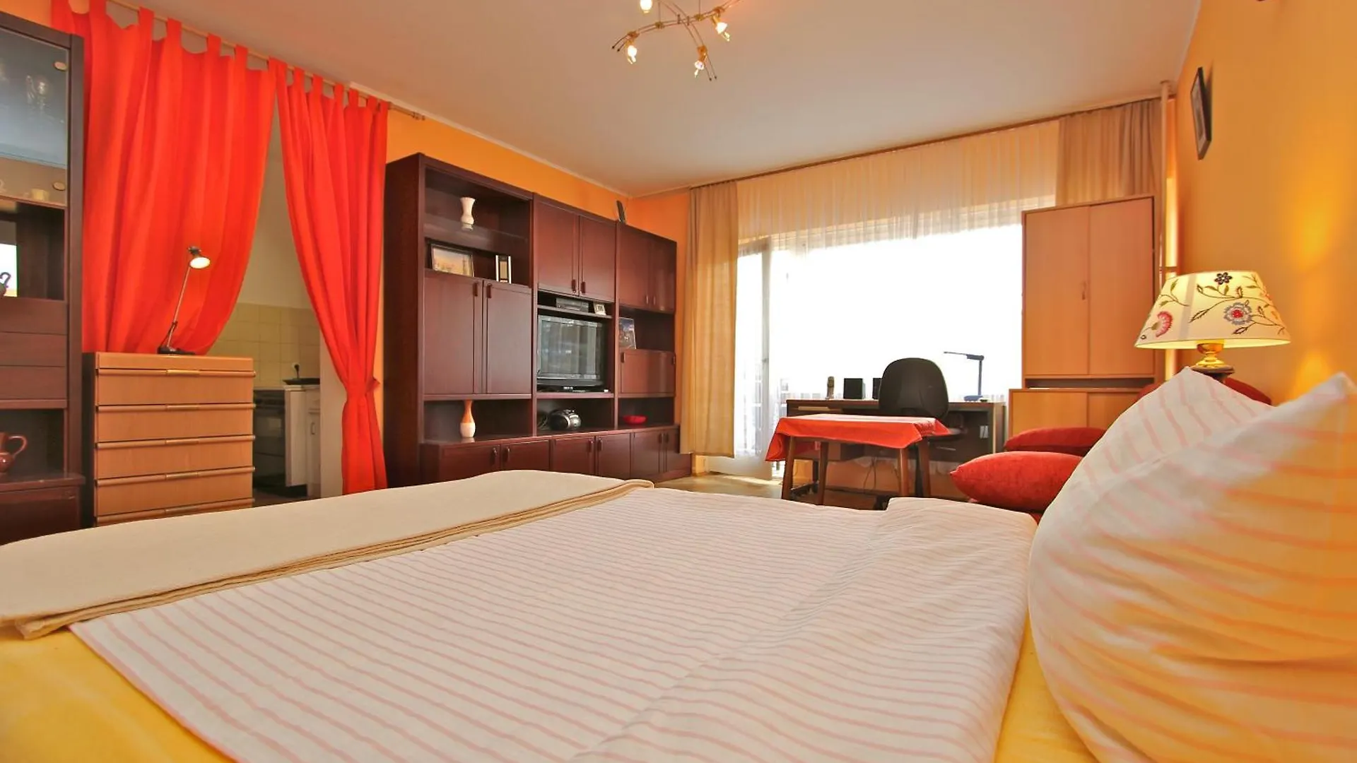 Private Apartments Near Exhibition Center Hannover 0*,  Germania
